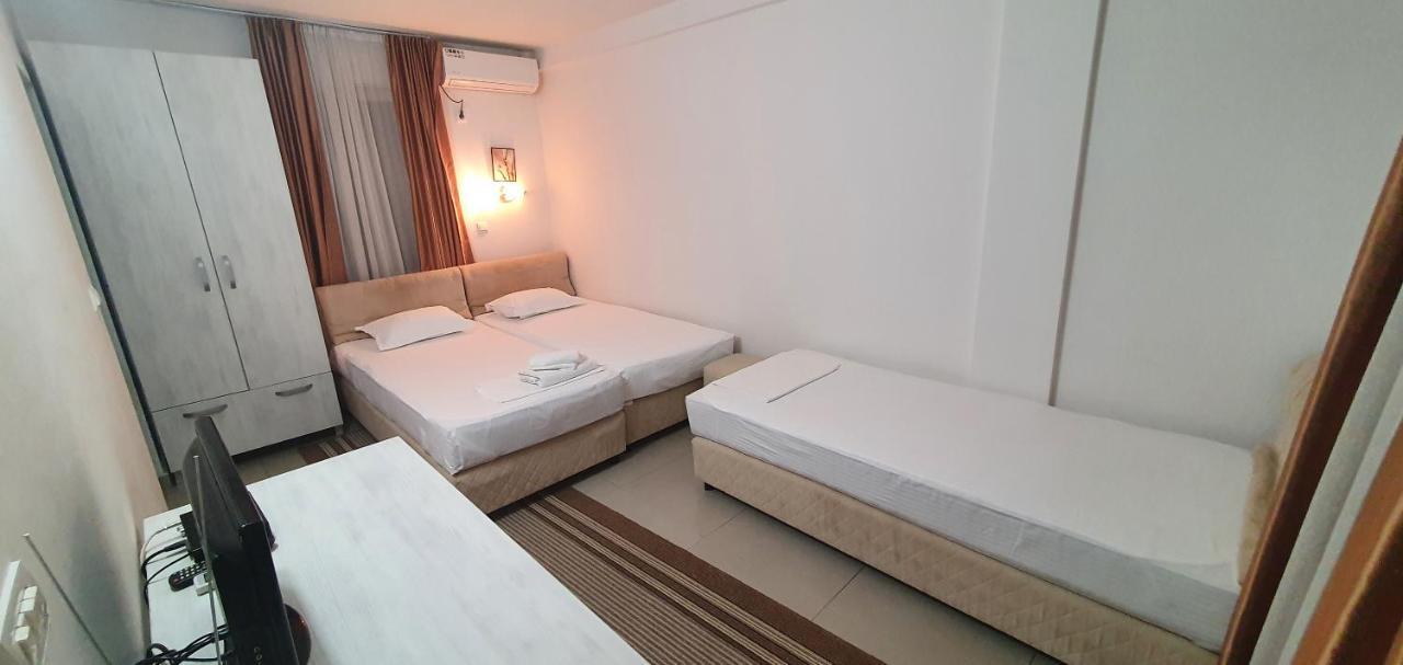 Evro Set Hotel Скопие Екстериор снимка