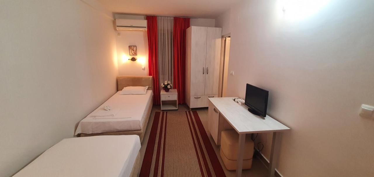 Evro Set Hotel Скопие Екстериор снимка