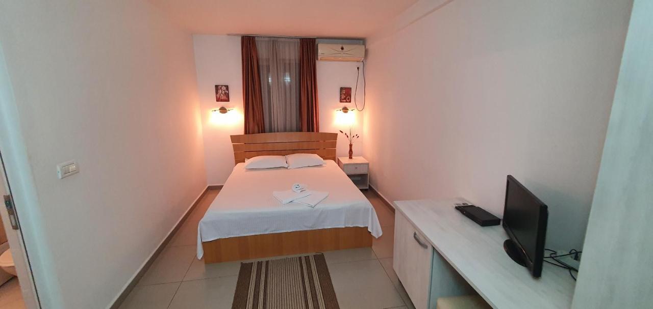Evro Set Hotel Скопие Екстериор снимка